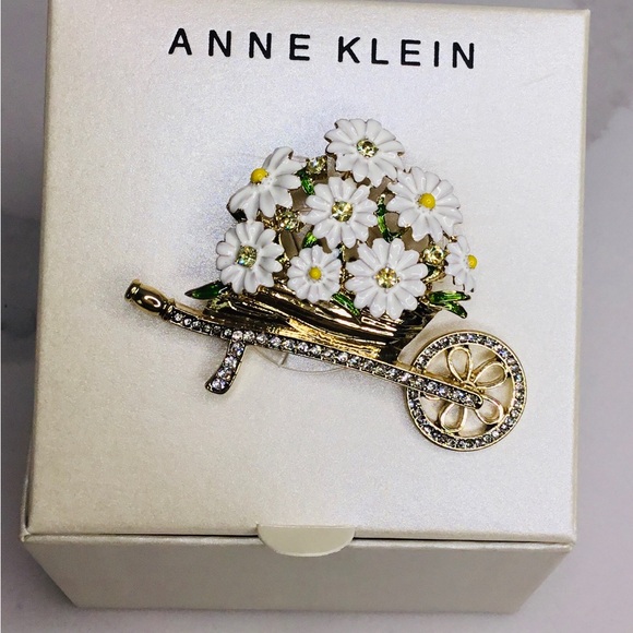 Vintage Gold Tone Anne Klein Enamel Rhinestone Flowers Wheelbarrow Cart Brooch - Picture 2 of 4